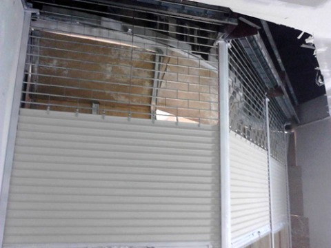 โรลลิ่งชัตเตอร์ แบบมือดึง